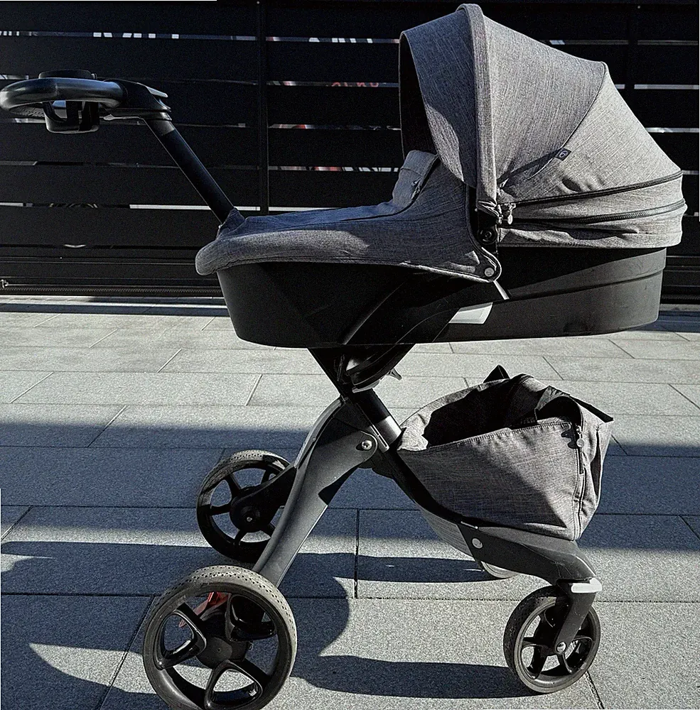 STOKKE Xplory Kinderwagen mit Wanne und Sportsitz + Adapter für Maxi Cosi