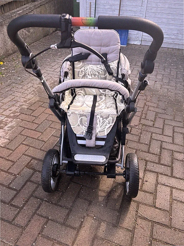 Teutonia Kinderwagen in gutem Zustand samt Babyschale und Extras