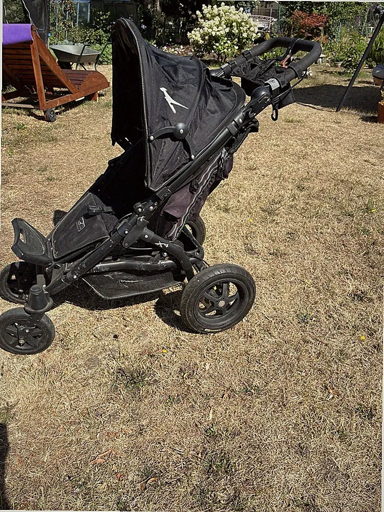 TfK Kinderwagen Jogger Schwarz