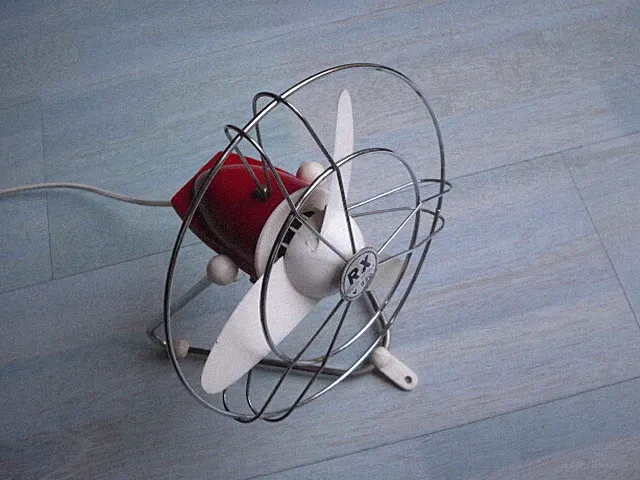 Ventilator RX Italy Vintage Rot / Weiß 220 Volt 70er Jahre Luftkühler Air Fan