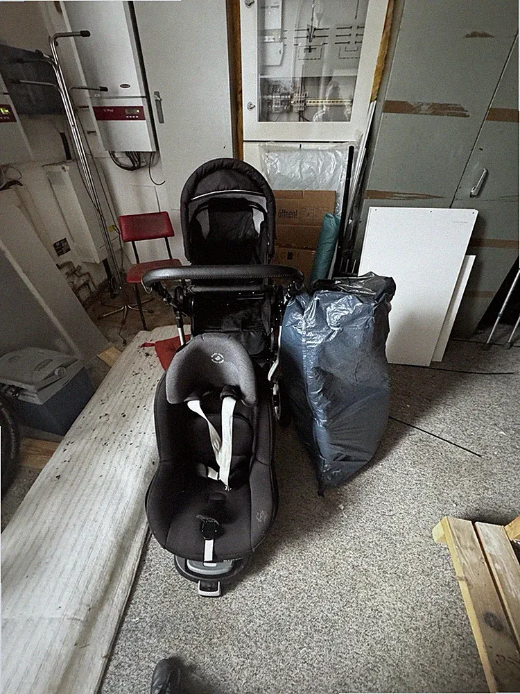 Verkaufe Kinderwagen , Buggys Und Maxi Cosy Auto Sitz Plus 2 Isofix Stationen