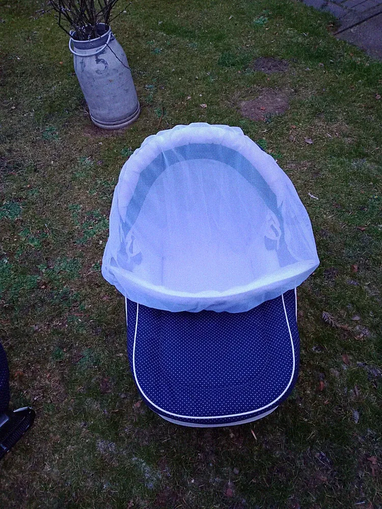 Wir verkaufen unseren geliebten Kinderwagen mit großen Rädern
