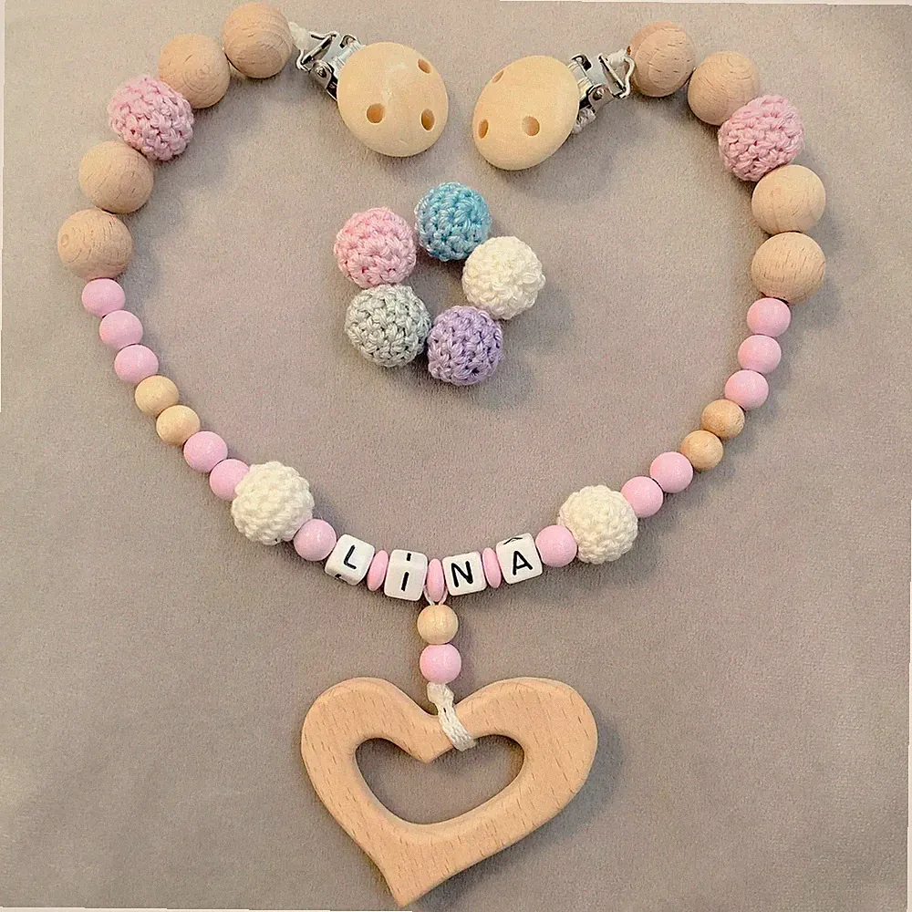 Zuckersüße Kinderwagenkette Mit Wunsch Namen In Rosa Und Ein Naturholz Herz ❤️